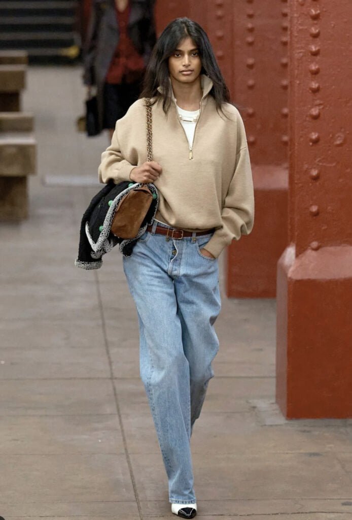 La modelo de CHANEL descubierta en el metro: la historia de Bhavitha Mandava